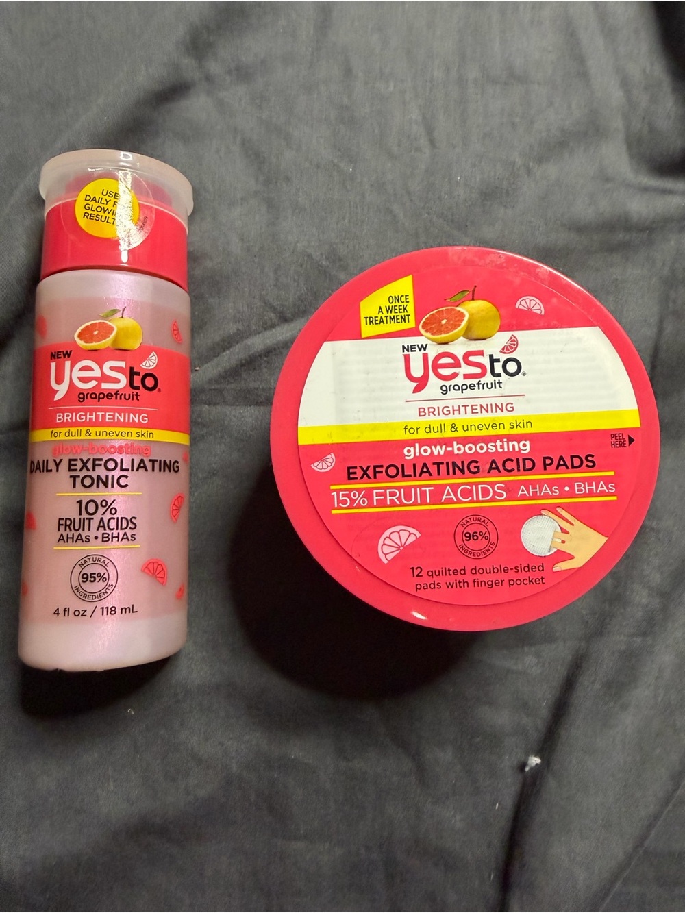 Yes To Grapefruit Brightening Exfoliating Duo in Pink